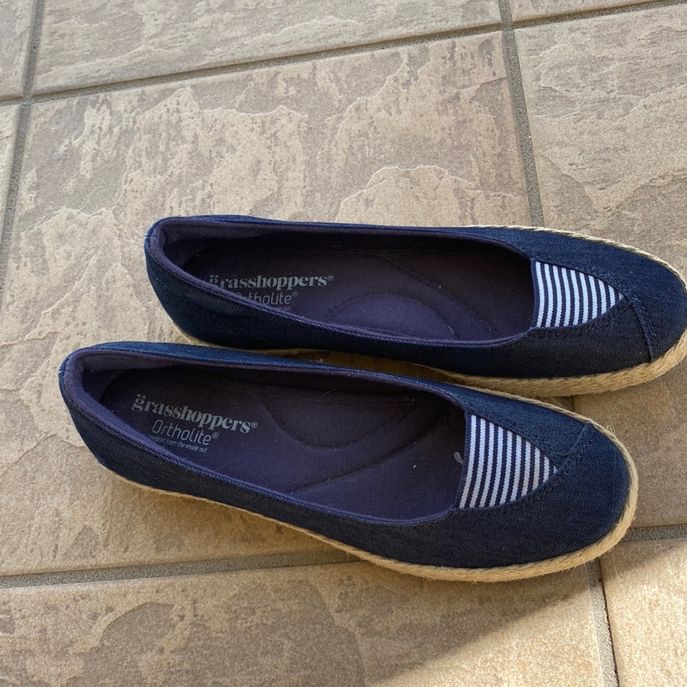 Grasshoppers slip on shoes size 7 1/2M navy